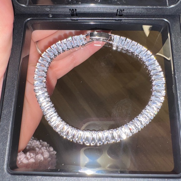 Jewelry - Cubic Zirconia Clear Crystal Tennis Bracelet - Classic Sparkle New